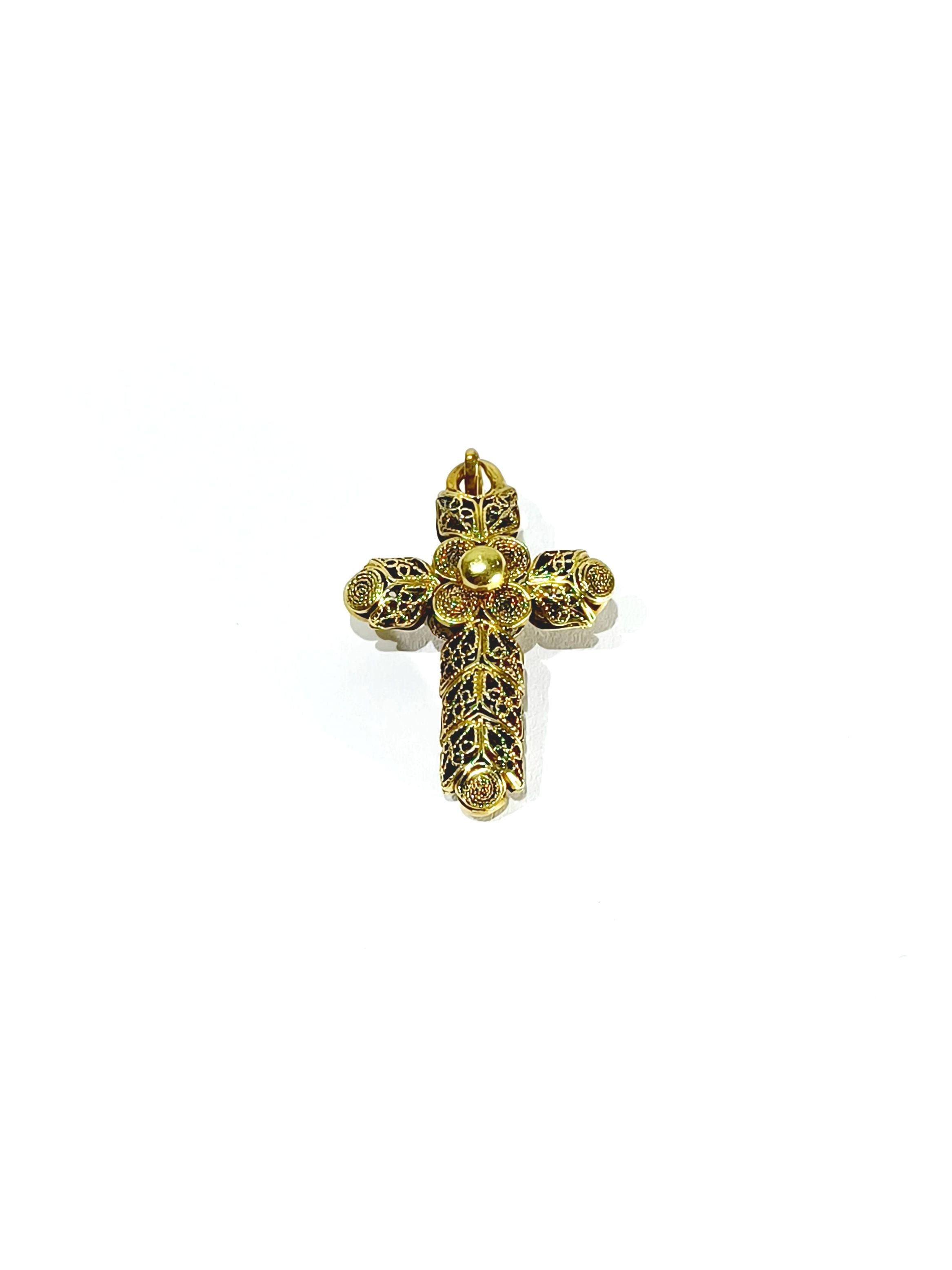 Croix Filigranée En Or Jaune