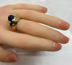 Dome ring in yellow gold and sapphire