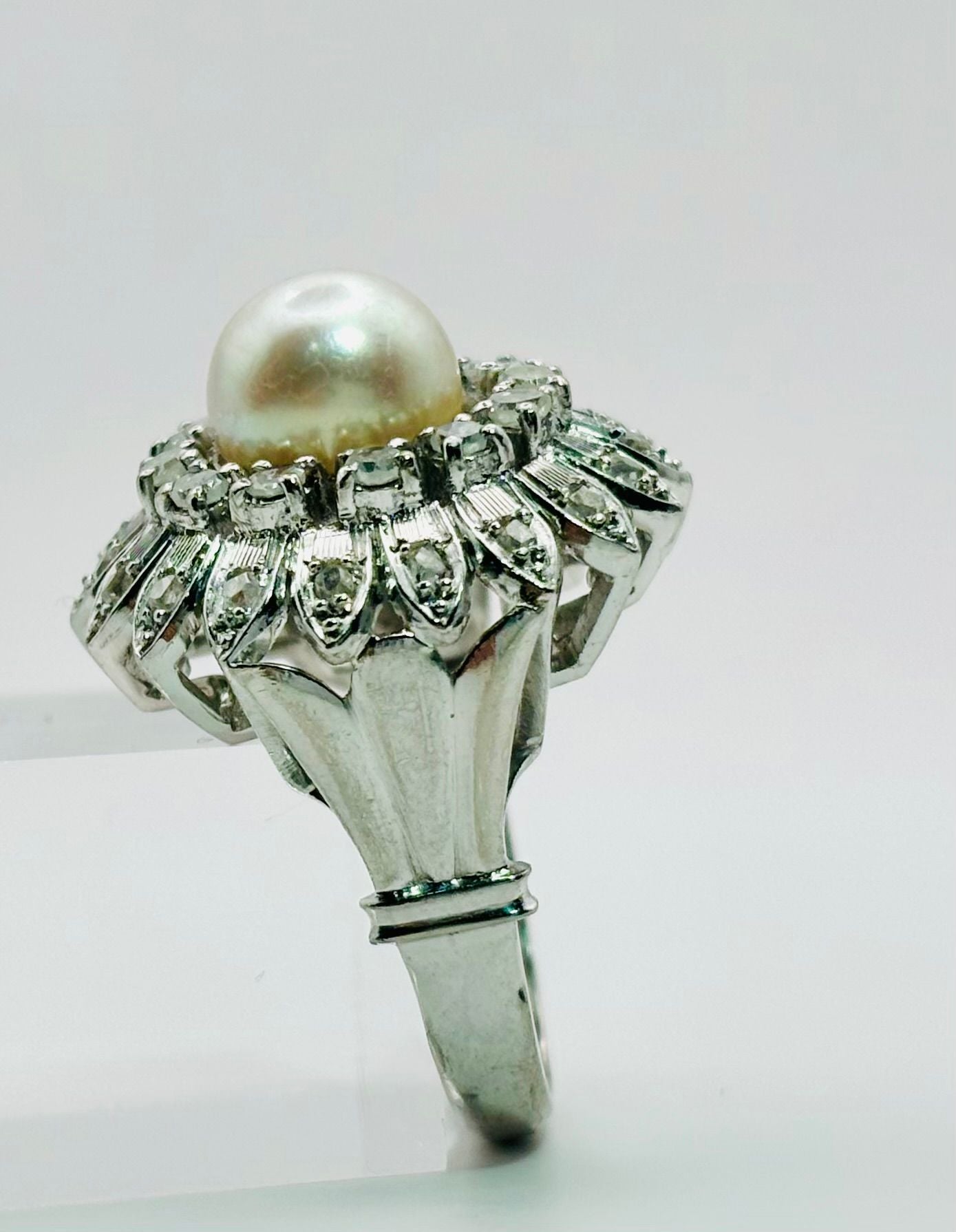 Bague en or blanc et diamant et perle