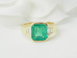 Bague en or jaune et émeraude