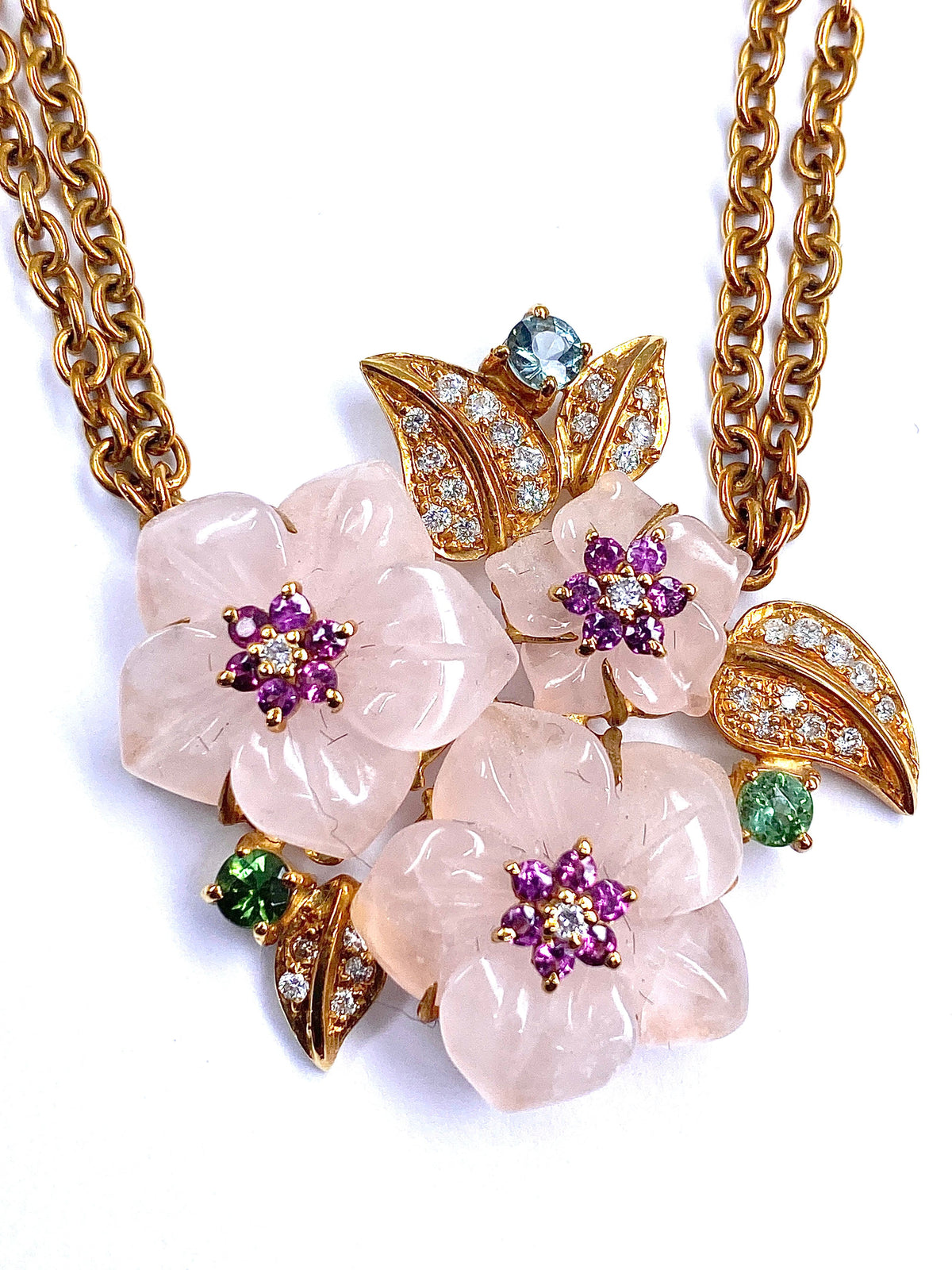 Collier en or 18 carats orné de 3 fleurs en quartz et feuilles en diamants