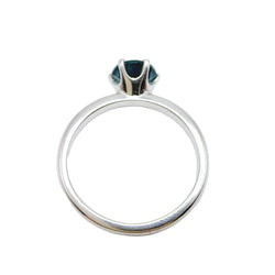 Bague solitaire en or blanc et topaze