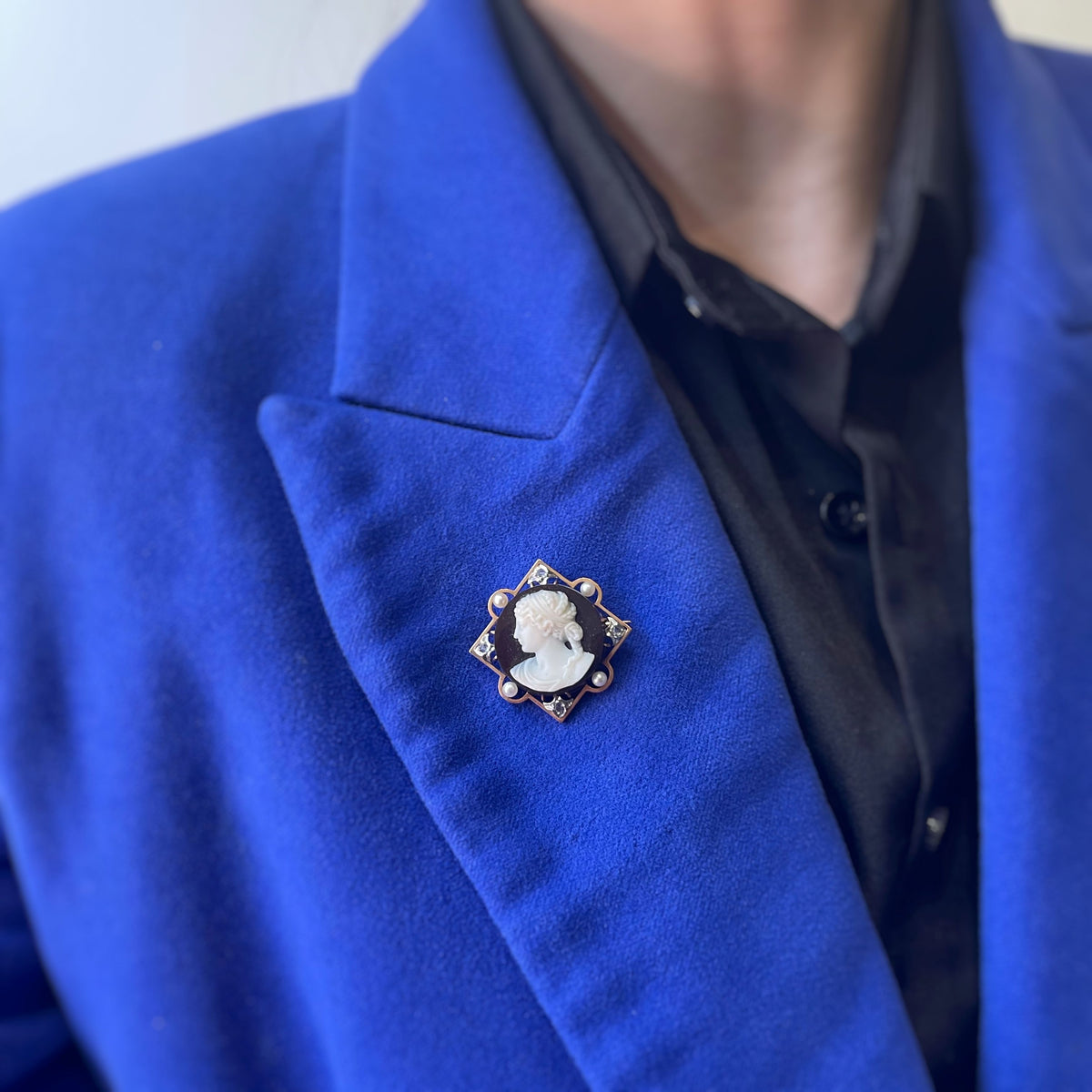 Broche Camée - Or jaune, diamants et perles