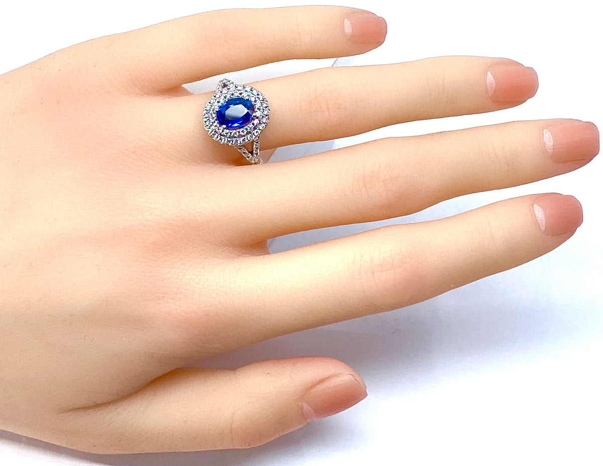 Bague en or blanc 18 carats en saphir et diamants