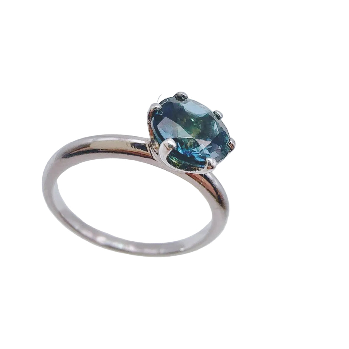 Bague solitaire en or blanc et topaze