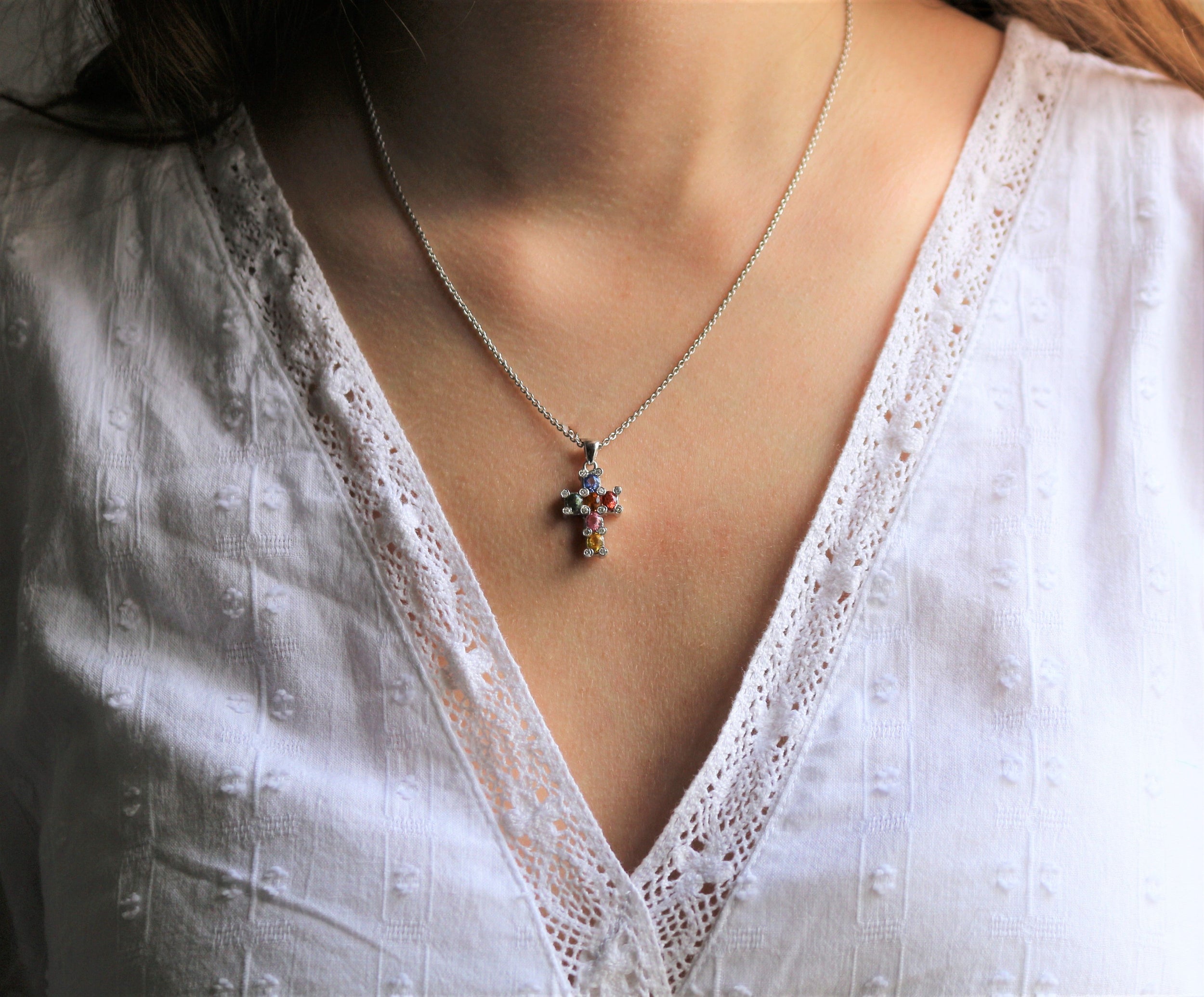 Collier Croix saphirs Or Blanc