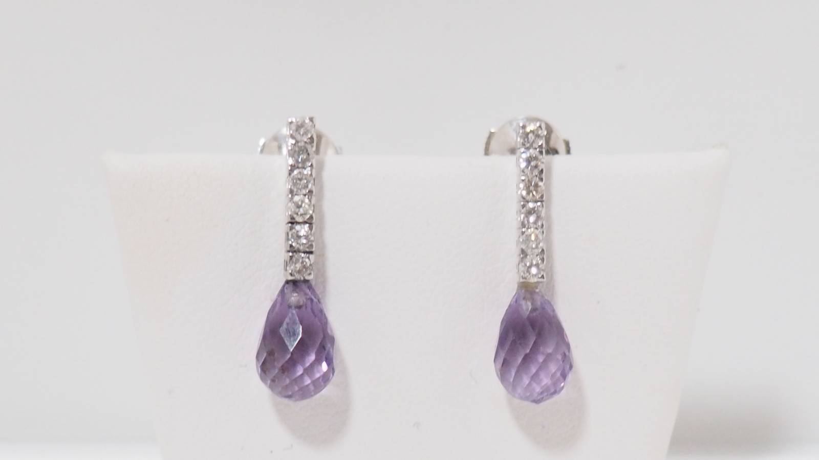 Boucles d'oreilles en or blanc, améthystes et diamants