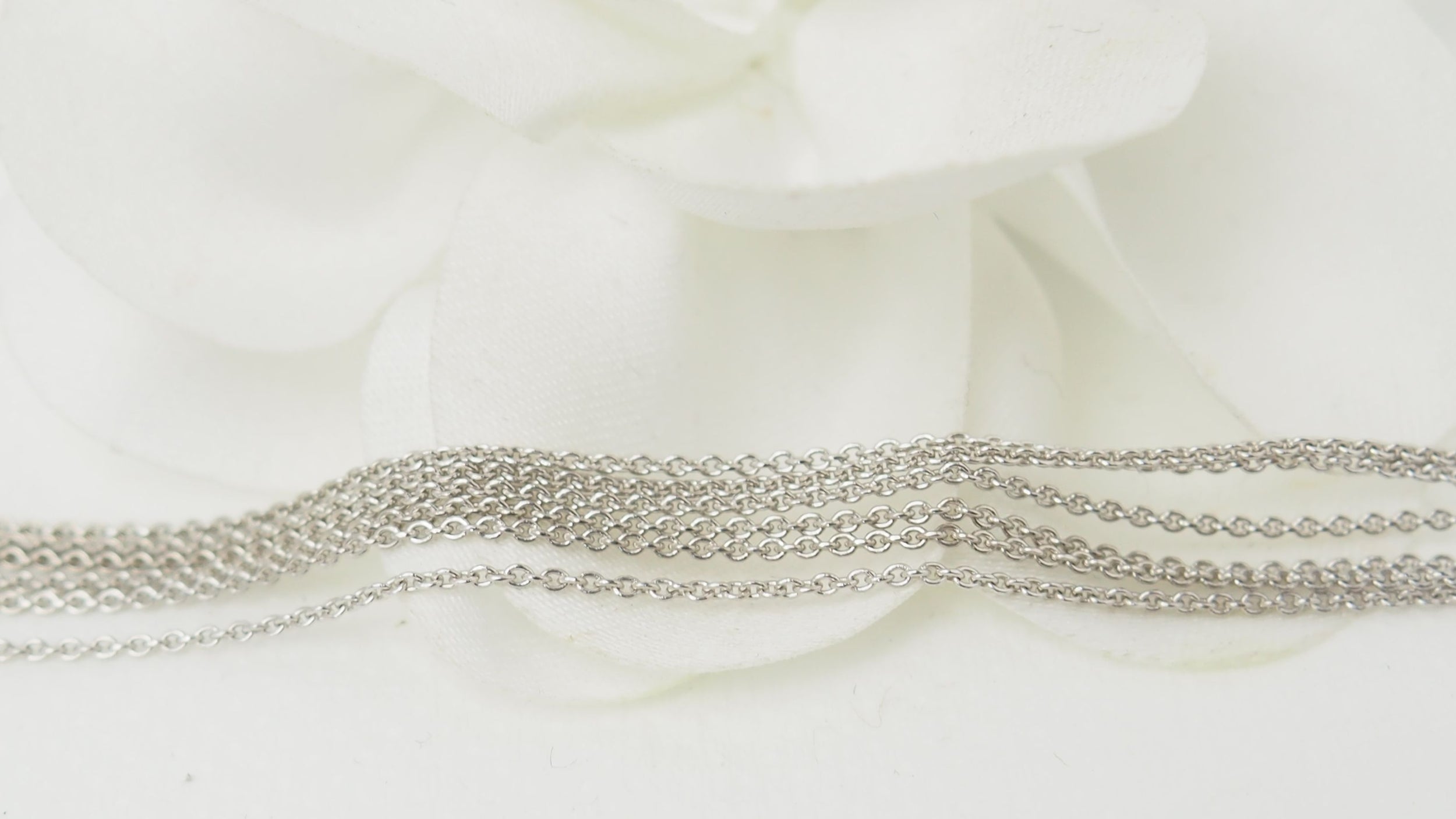 Collier en or blanc et diamants