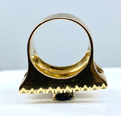 Important 18 carat yellow gold ring with diamonds and sapphire 
