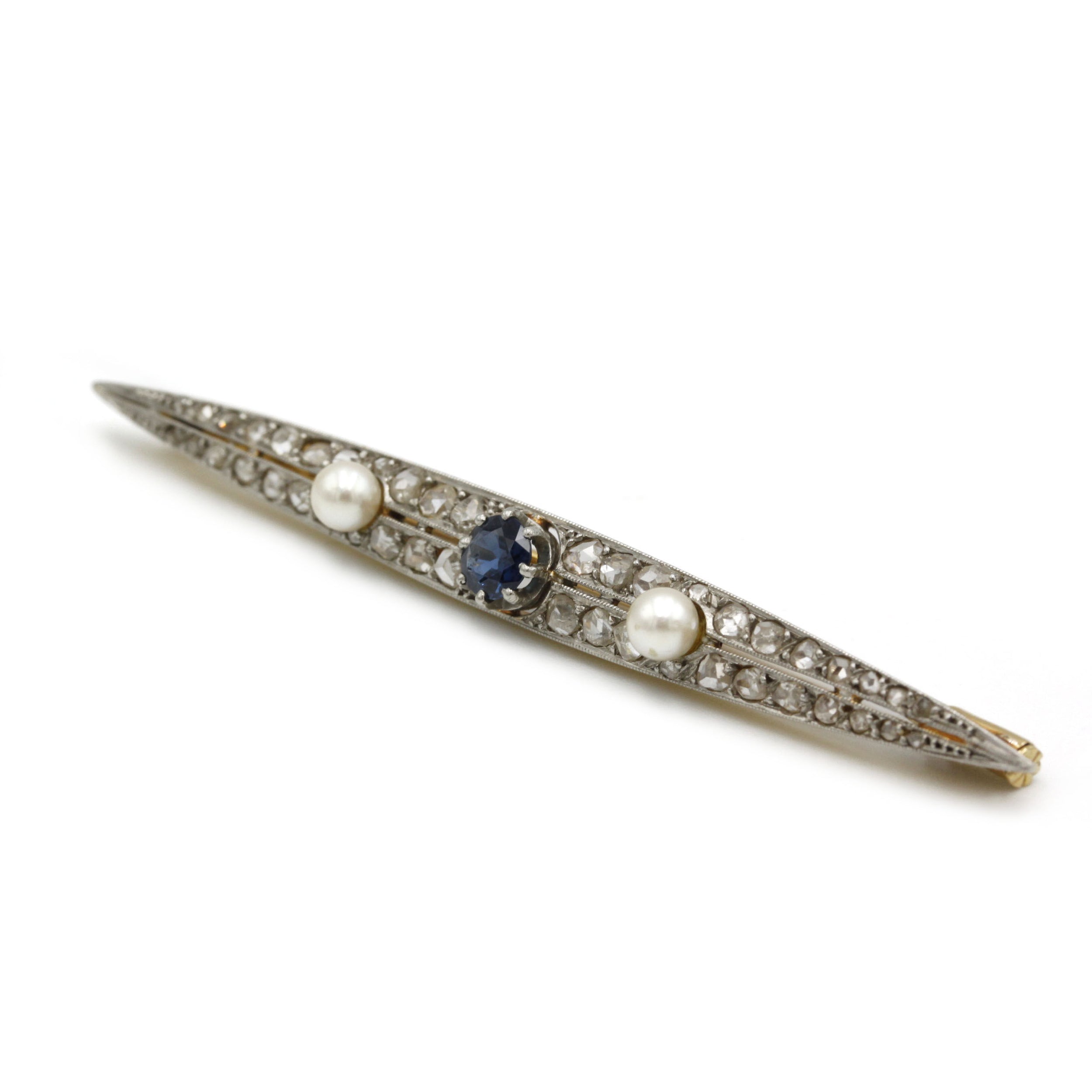 Broche - Or, platine, diamants, saphir et perles