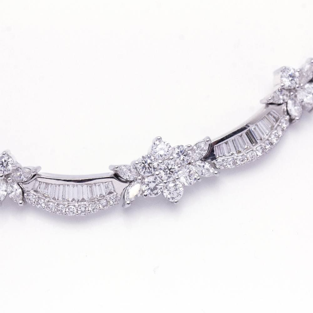 Collier THAYPER en or blanc avec diamants