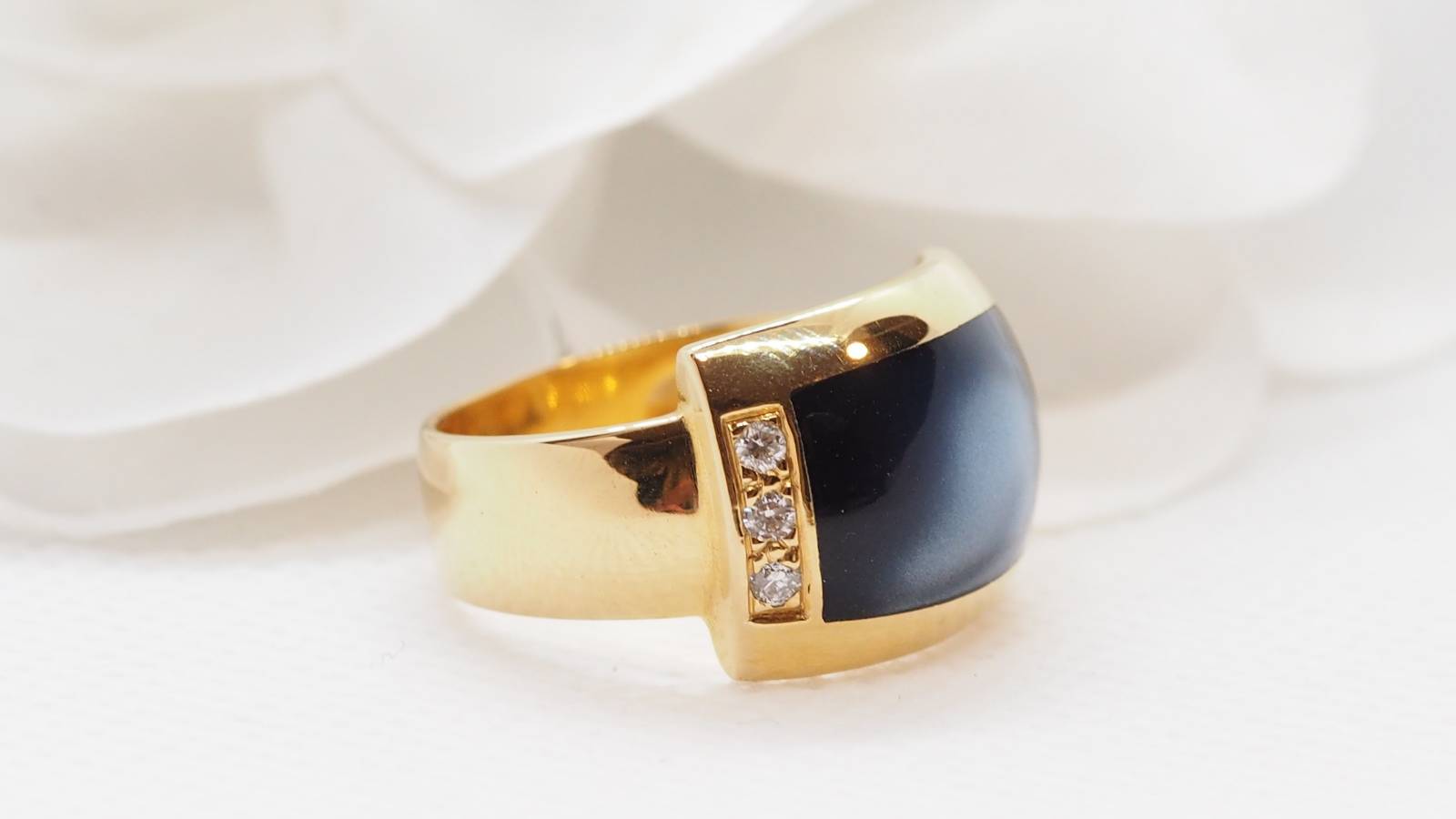 Bague Clozeau en or jaune, diamants et résine