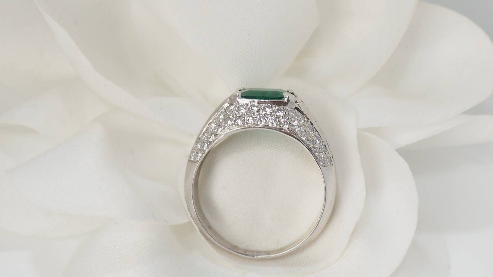 Emerald and diamond white gold bangle ring 