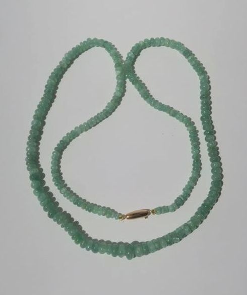 Collier perles émeraudes naturelles