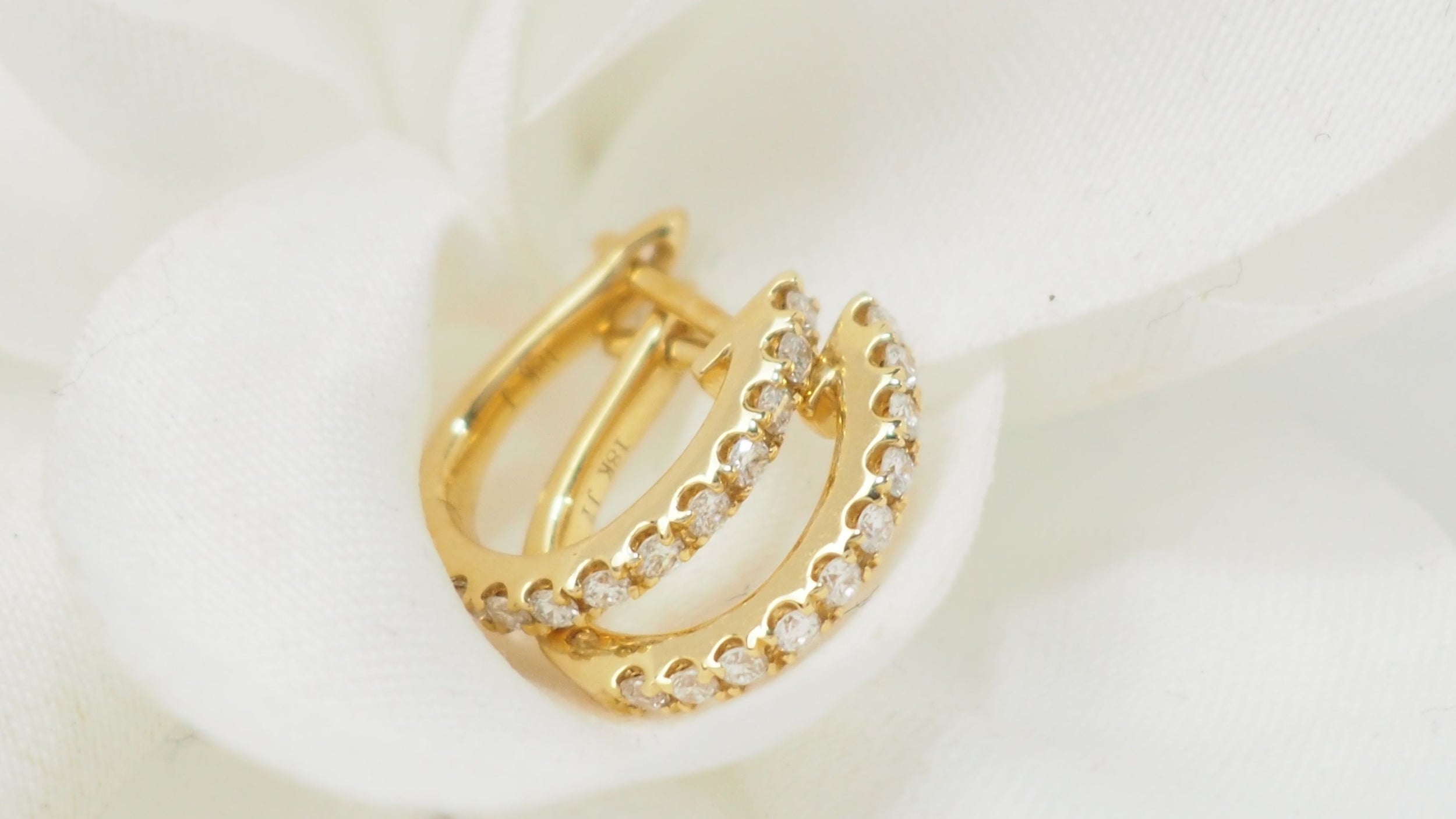 Boucles d'oreilles en or jaune et diamants