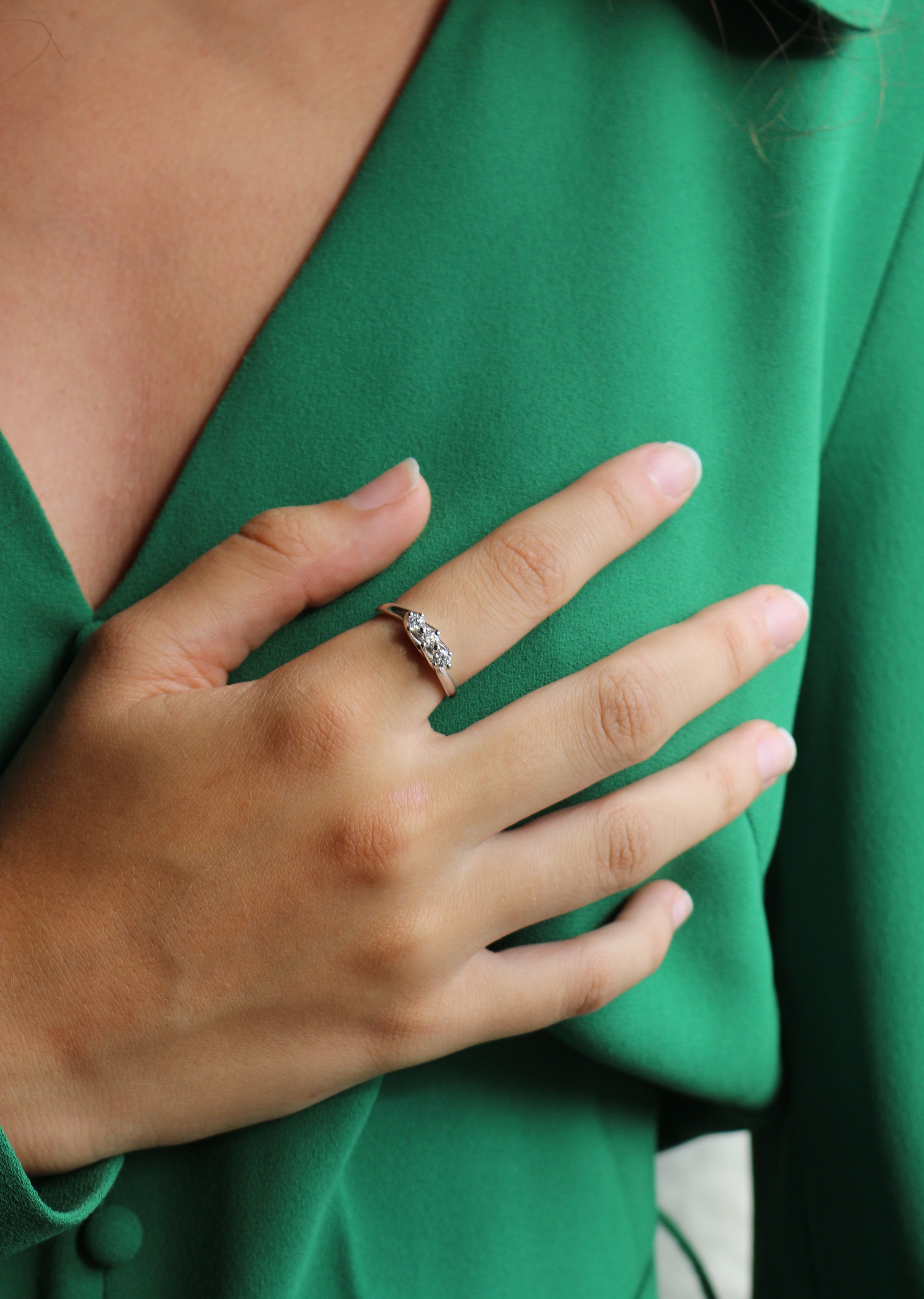 Bague Jarretière en or blanc et diamants