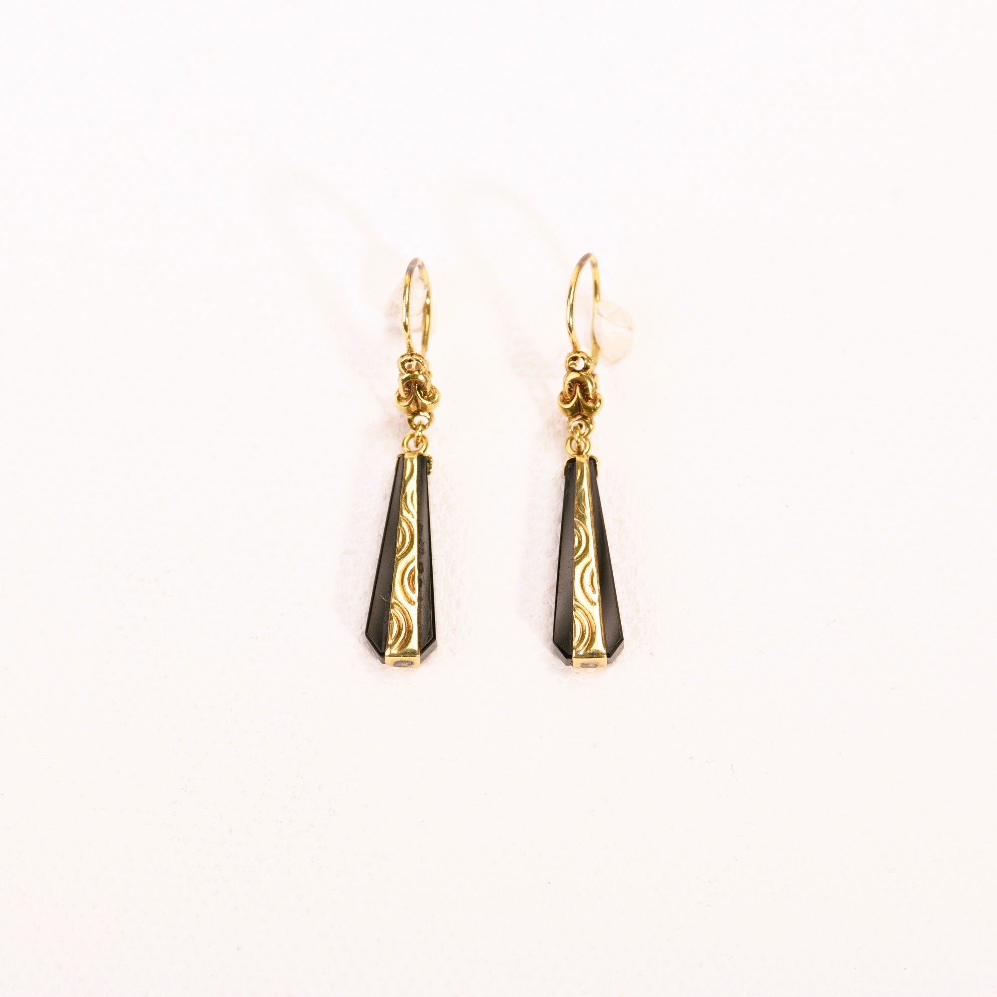 Onyx and yellow gold dangling sleeper earrings