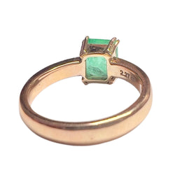 SORTIJA DISEÑO CLÁSICO SIGLO XX de ORO 18 kts con ESMERALDA