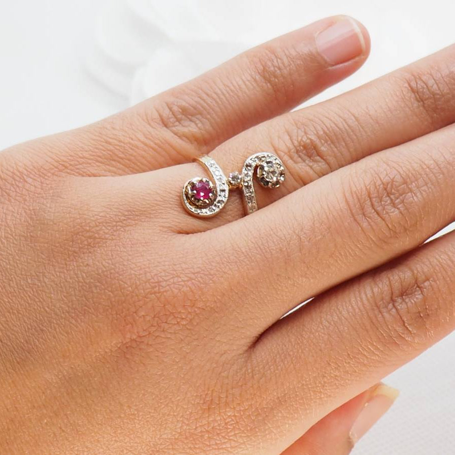 Bague Toi et Moi en or, rubis et diamants