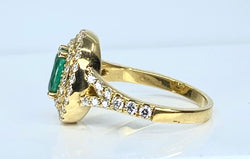 Bague en or jaune 18 carats ornée d’une émeraude et diamants