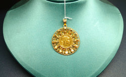 Pendentif médaille porte-pièce en or jaune