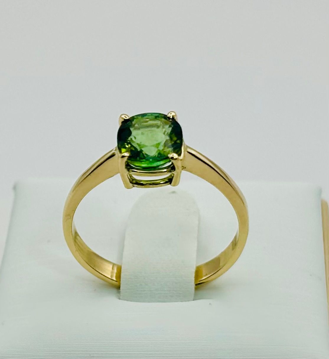 ANILLO DE ORO CON GEMA NATURAL