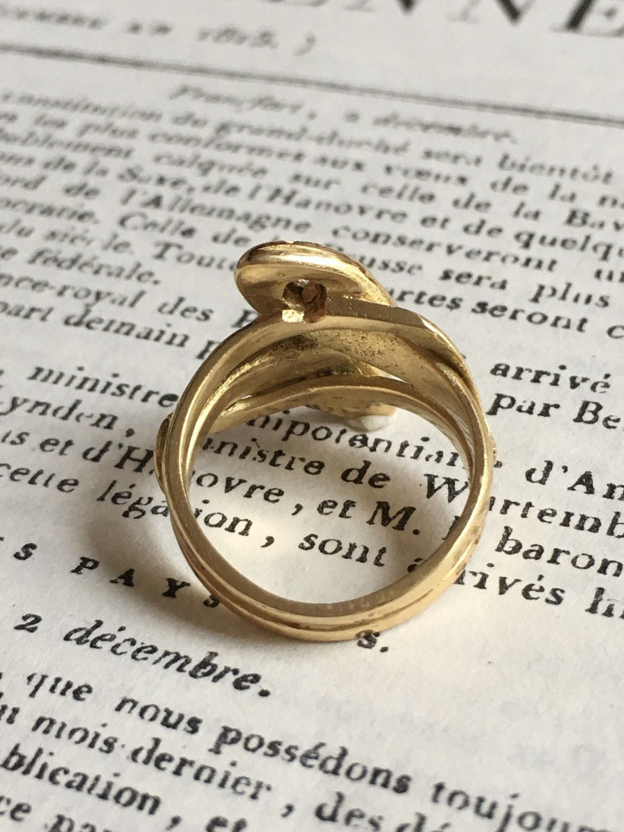 Bague ancienne en or jaune 18K représentant deux serpents