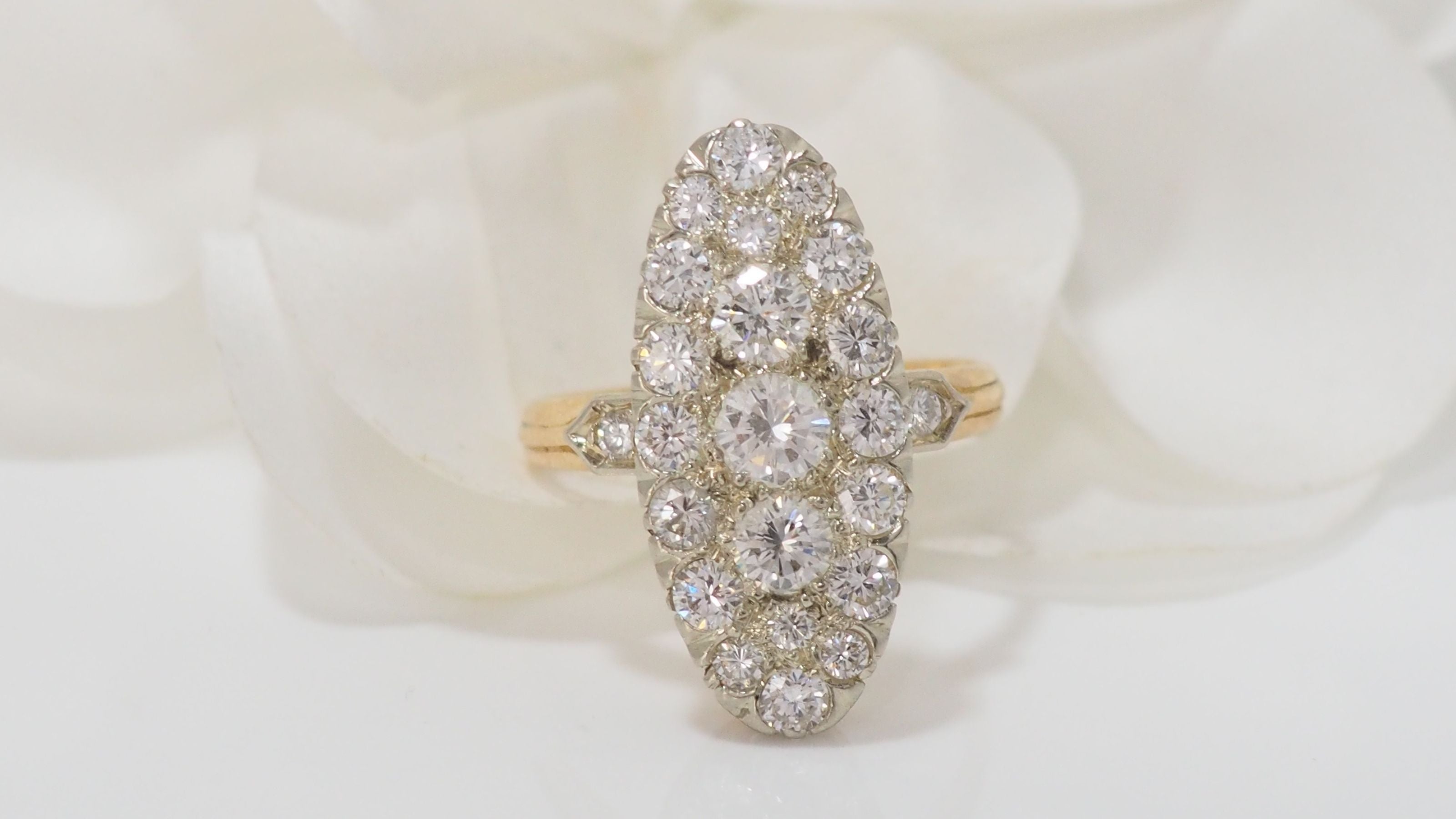 Bague marquise en or bicolore et diamants