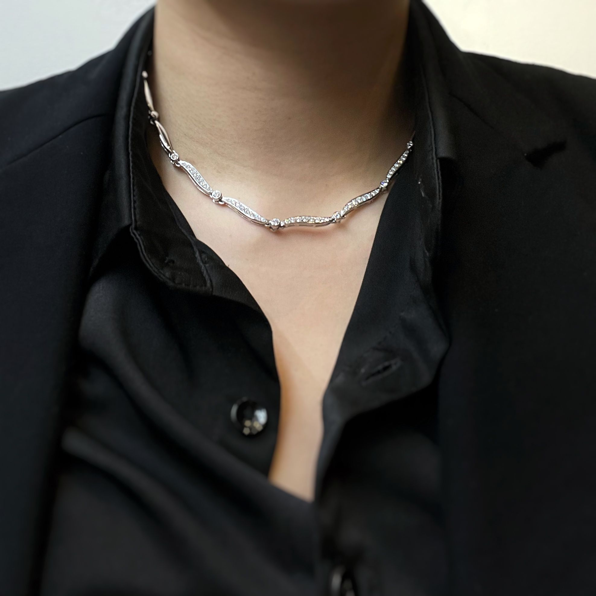Necklace at white gold and diamonds