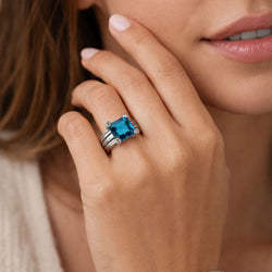 Ring Solitaire in paltinium and topaz