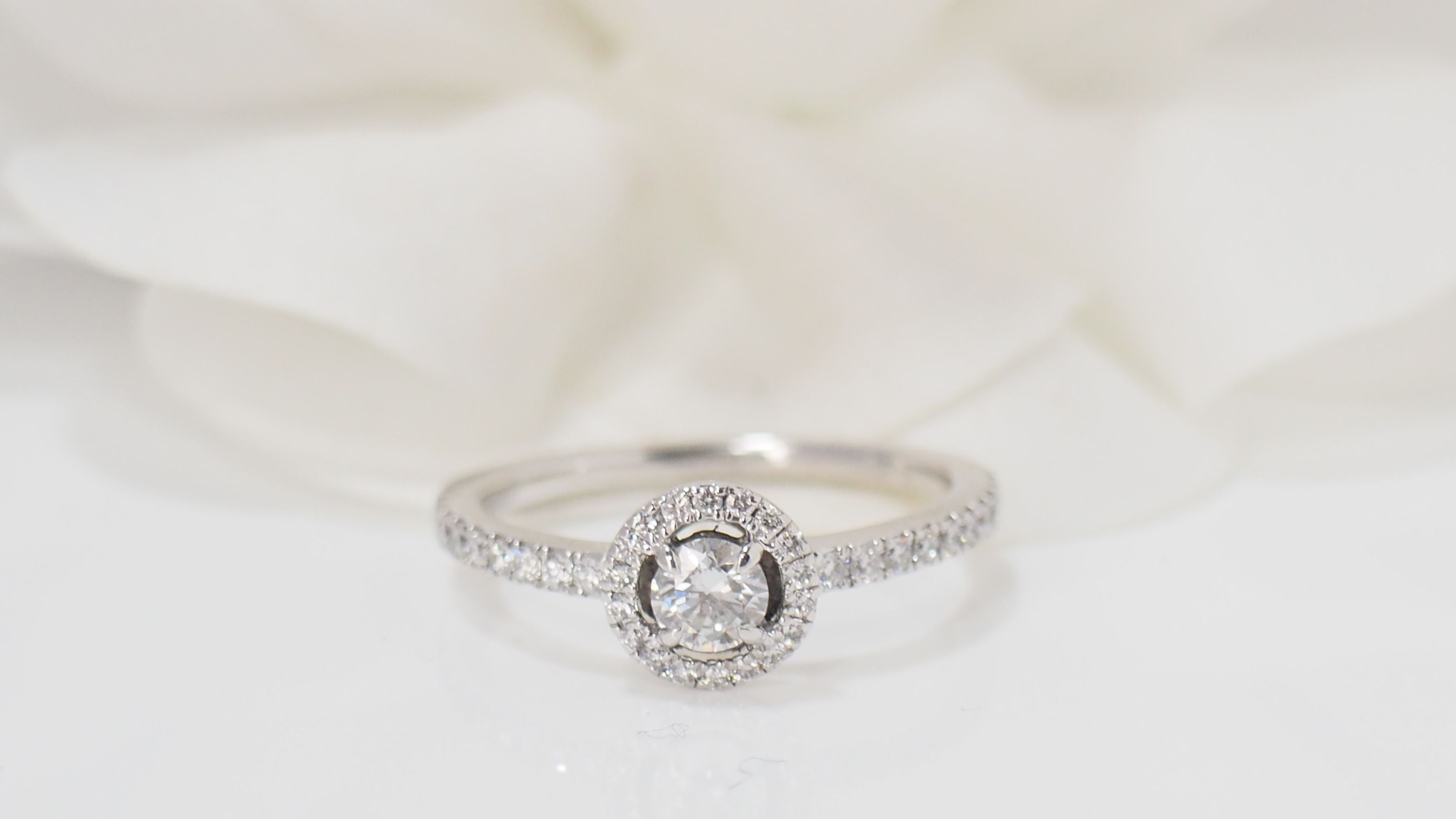 Bague solitaire Messika en or blanc et diamants