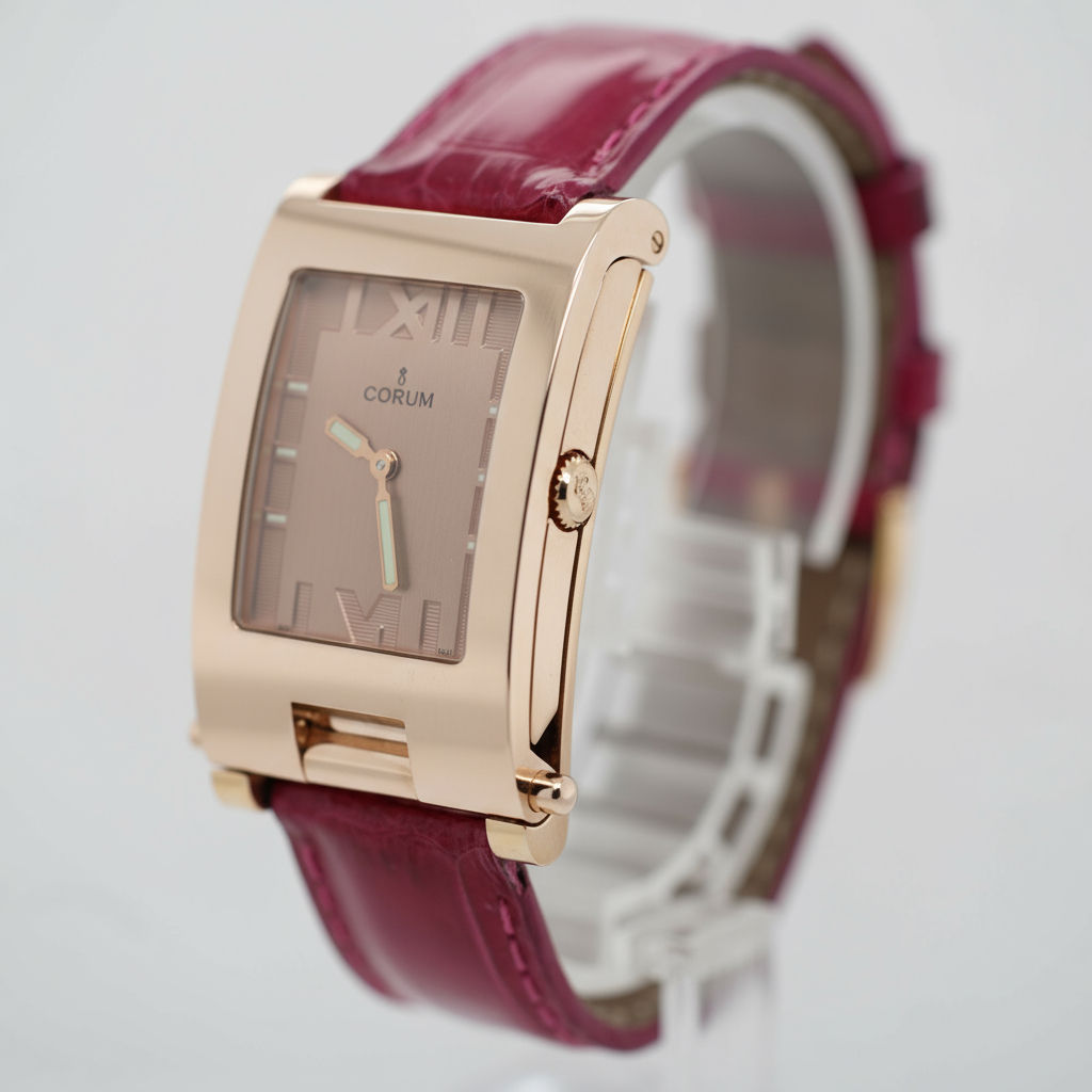 Montre CORUM "Tobogan Flip Up" en or rose et quartz