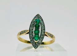 Bague en or jaune et diamants et émeraudes