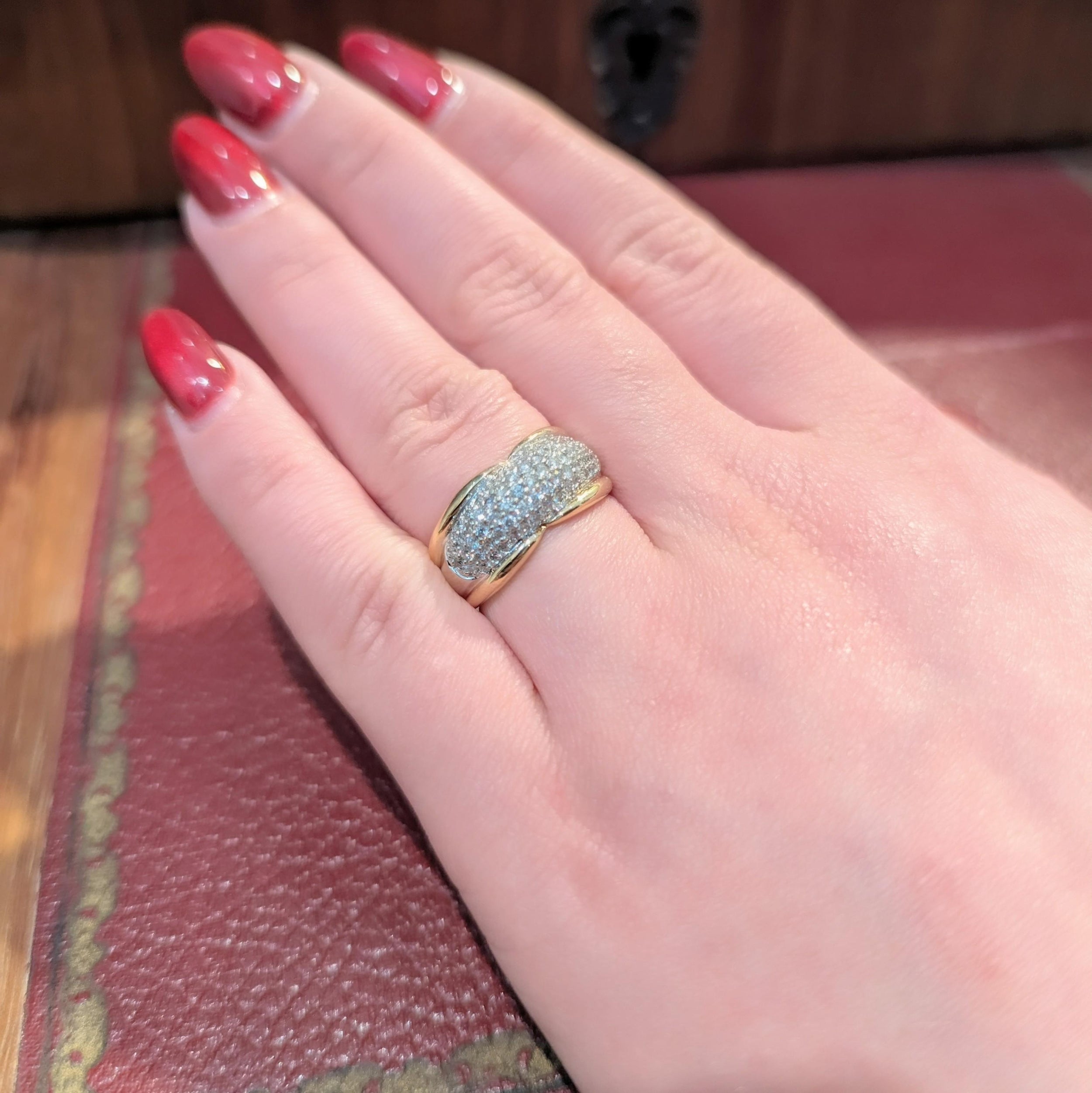 Bague en or jaune et pavage diamants