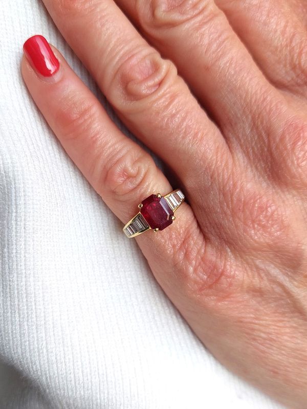 Bague rubis et diamants en or jaune