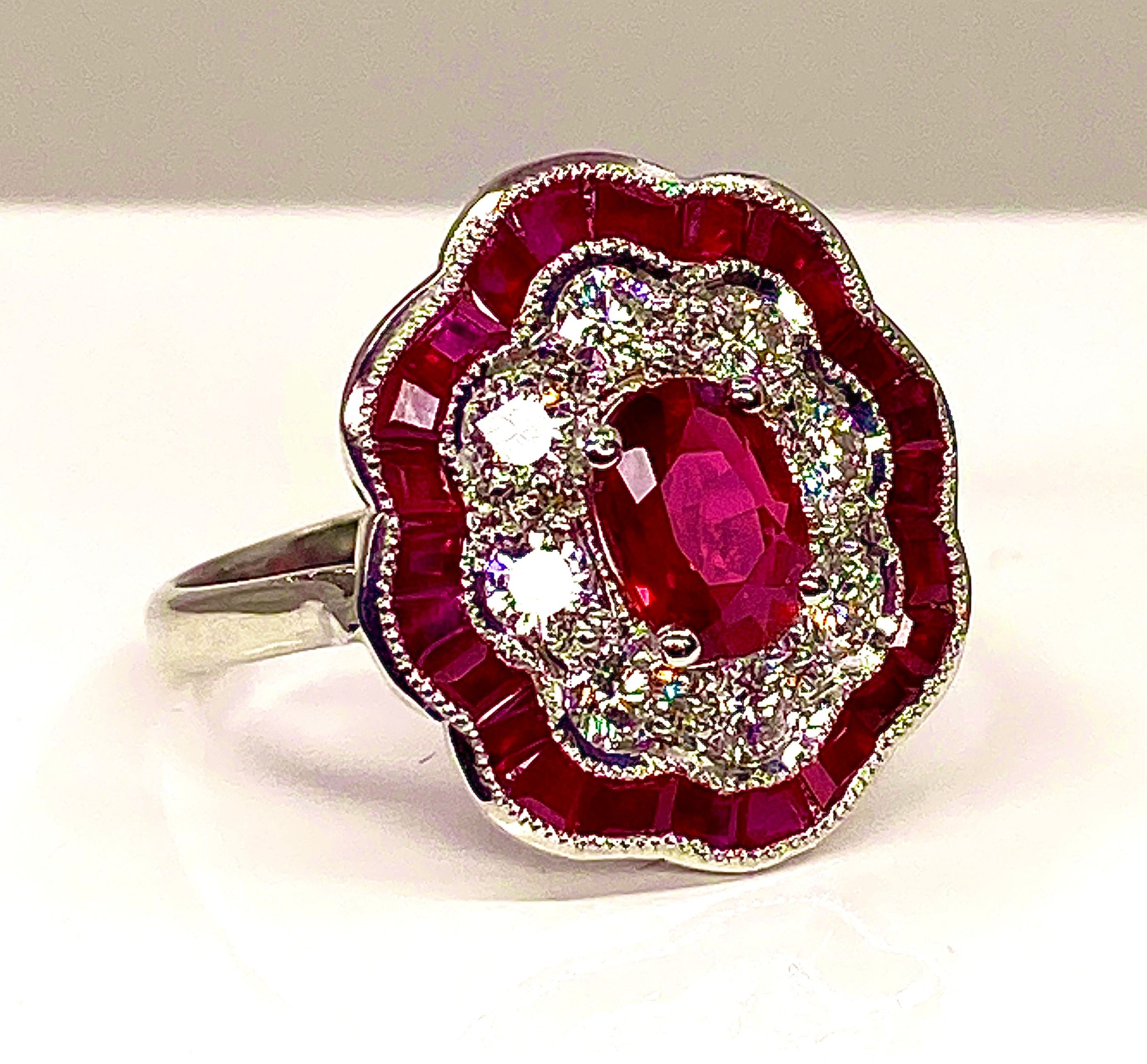 White gold ruby ​​and diamond daisy ring