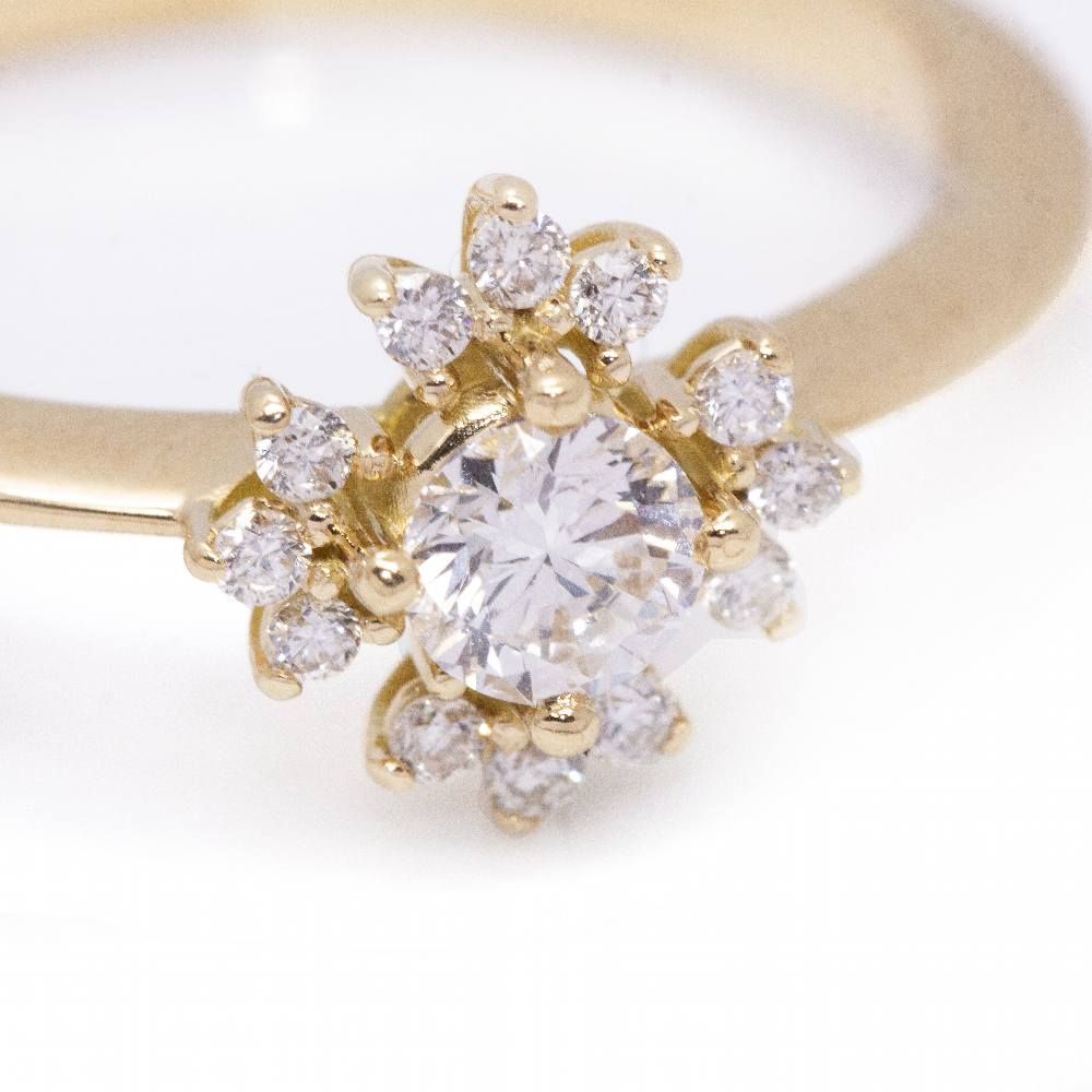 Ring Solitaire in yellow gold and diamonds