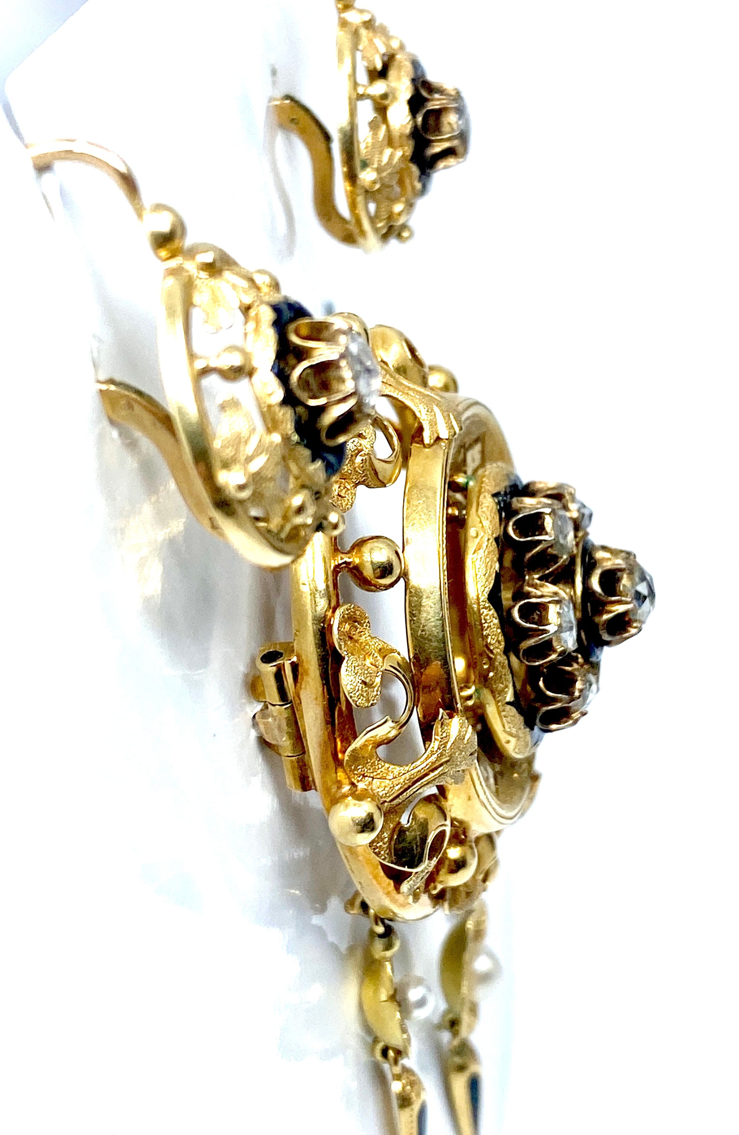 Parure : broche et boucles d’oreilles en or 18 carats, émail, diamants et perles . Epoque Napoléon III.