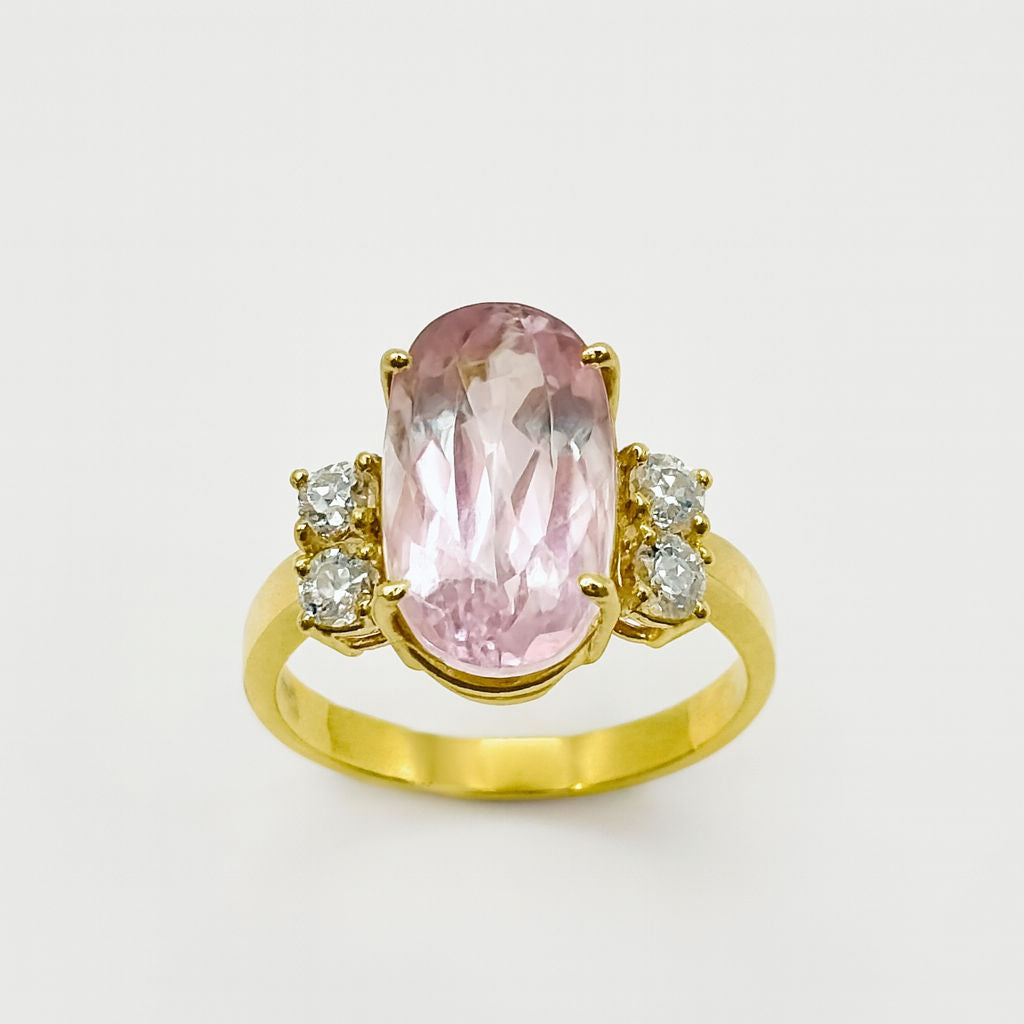 ANILLO EN ORO AMARILLO CON DIAMANTES Y KUNZITA