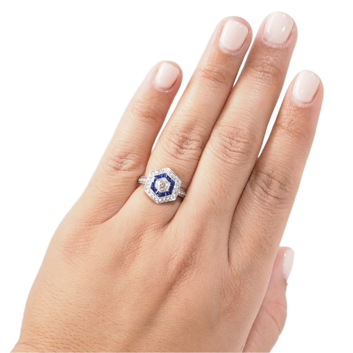Bague double entourage en or blanc, saphirs et diamants