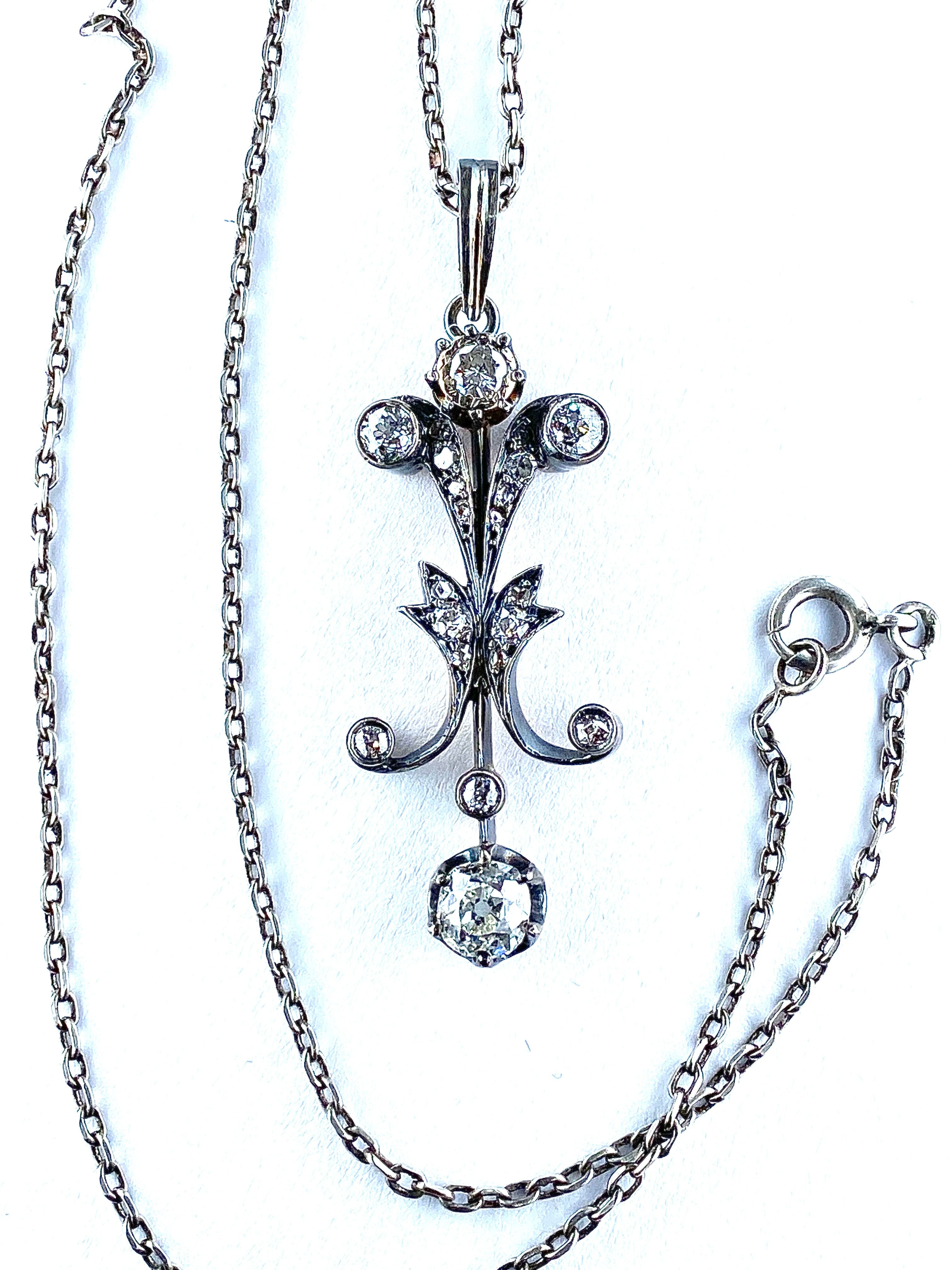 Gold and silver pendant set with diamonds, with chain. Napoleon III period