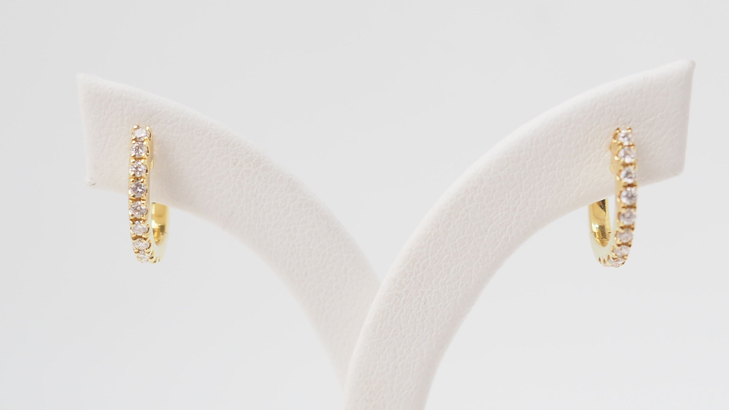 Boucles d'oreilles en or jaune et diamants