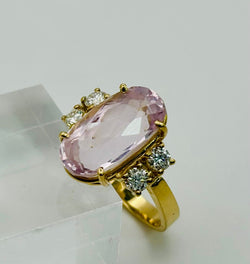 ANILLO EN ORO AMARILLO CON DIAMANTES Y KUNZITA