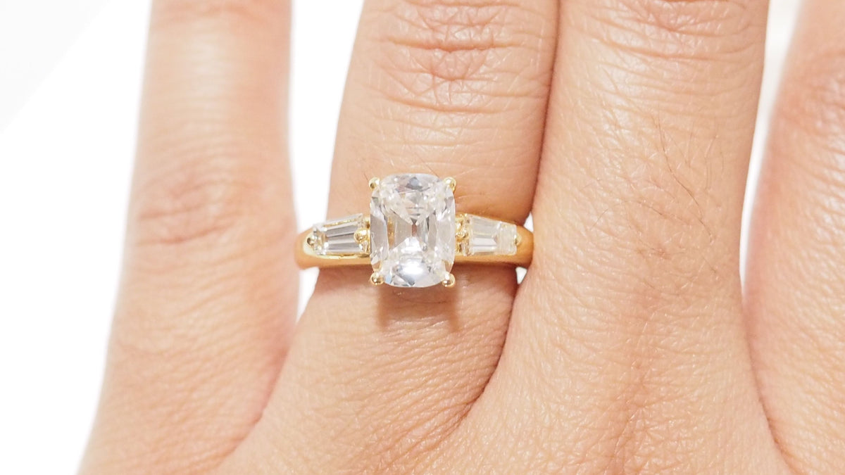 Bague en or jaune et diamant coussin 2cts Certifié