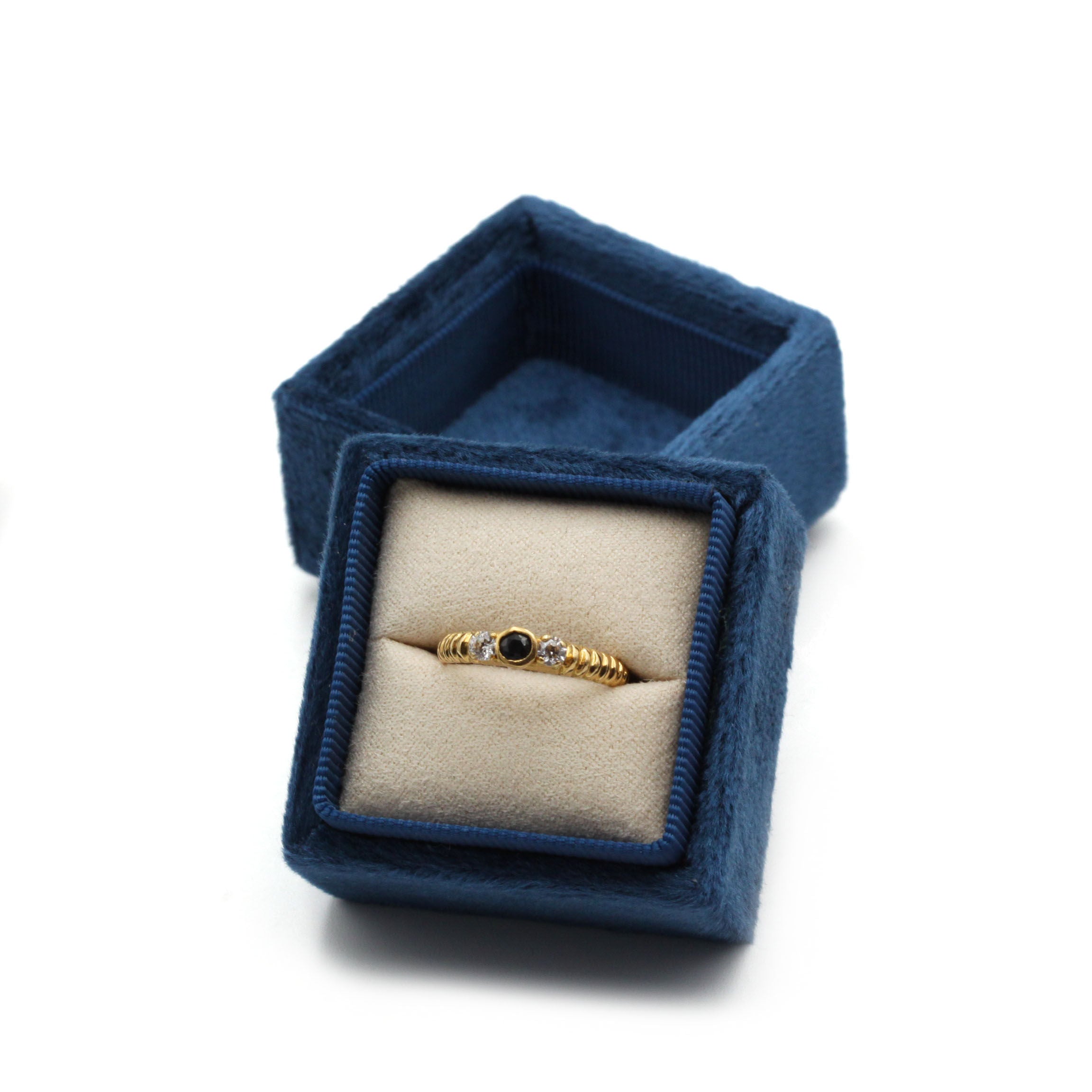 Bague - Or jaune, saphir et diamants