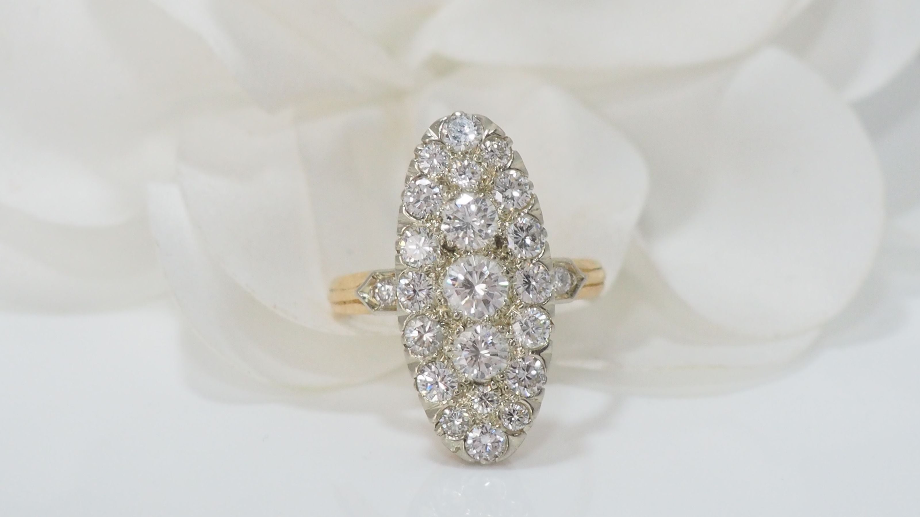 Bague marquise en or bicolore et diamants