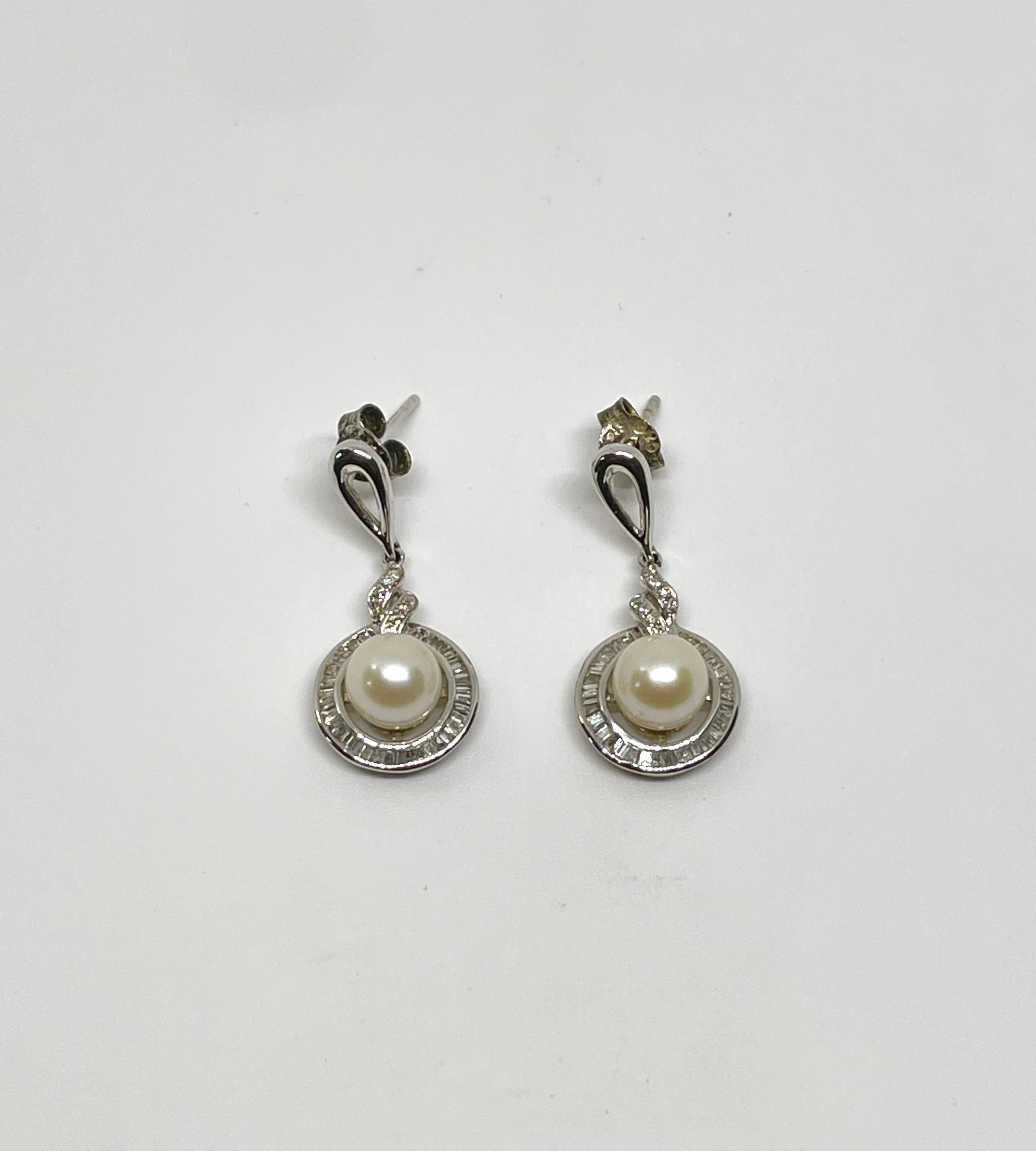 Boucles d’oreilles or blanc perles et diamants