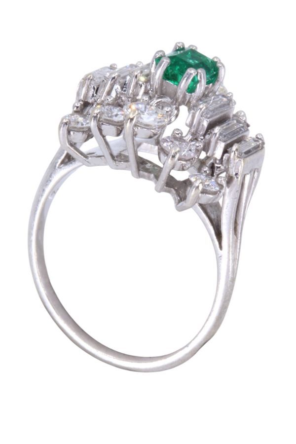 Ring Surroundings in white gold, emerald and diamonds