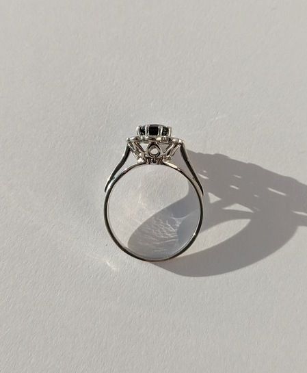 Bague Pompadour Saphir vert Diamants Or blanc