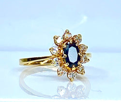 Daisy ring in 18-carat yellow gold, sapphire and diamonds